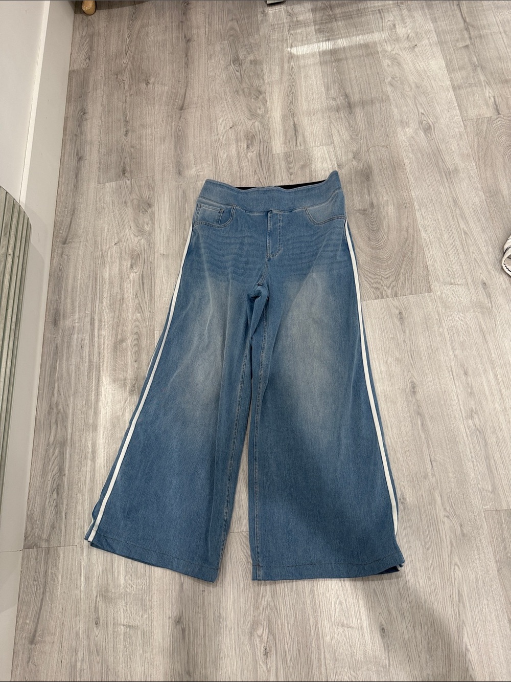 HALARA Blue Wide-Leg Jeans with White Side Stripes